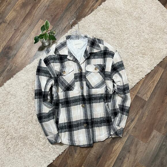 Aeropostale Size Small Oversized Cream Black Plaid Button Front Shacket Jacket - Picture 1 of 6